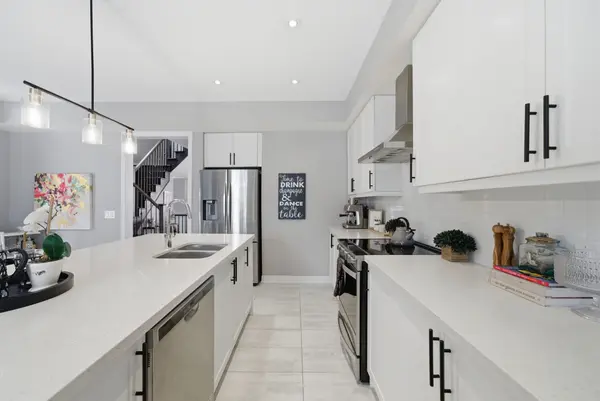 95 Dorian DR, Whitby, ON L1P 0C8