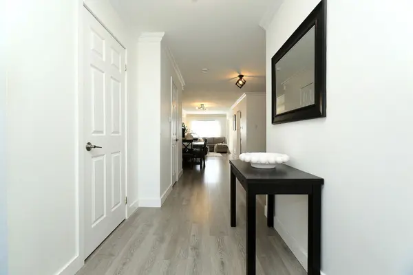 376 Rannie RD, Newmarket, ON L3X 2N3