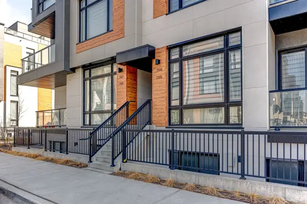 5 Steckley House LN #705, Richmond Hill, ON L4S 0N2