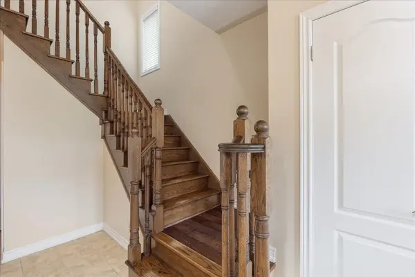 27 Scotia RD, Georgina, ON L0E 1R0