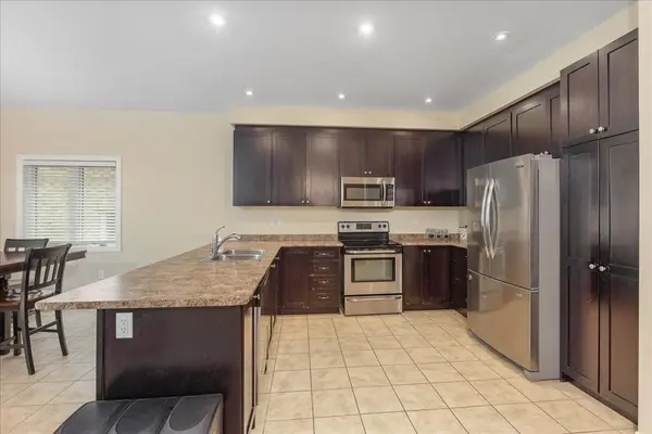 27 Scotia RD, Georgina, ON L0E 1R0