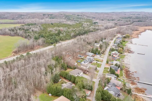 121 Mitchells Beach RD, Tay, ON L0K 2A0