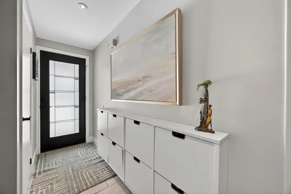 56 Shakespeare CRES, Barrie, ON L4N 6C1