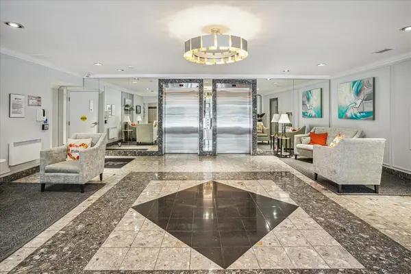 65 Ellen ST #908, Barrie, ON L4N 3A5