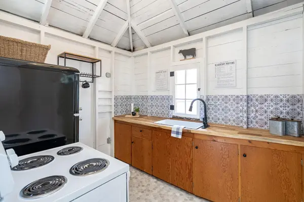 365 Robins Point RD, Tay, ON L0K 2A0