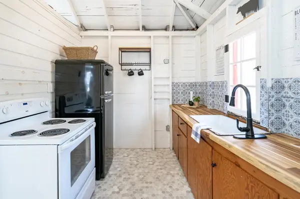 365 Robins Point RD, Tay, ON L0K 2A0