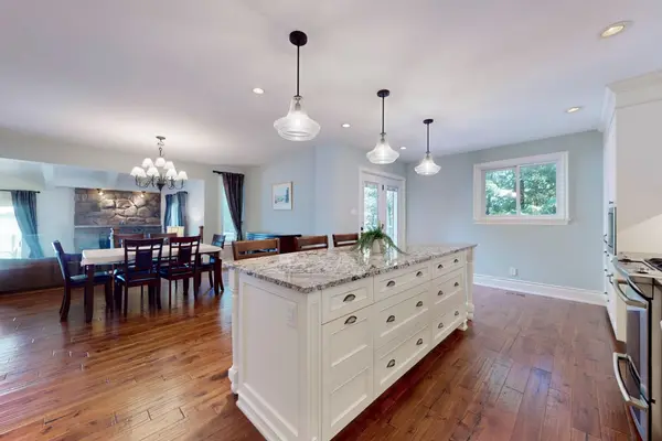 3784 Tuppy DR, Ramara, ON L3V 6H7