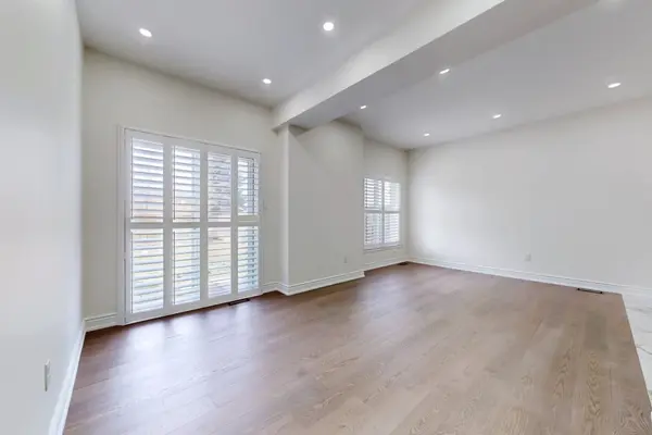 Address not disclosed, Oakville, ON L6M 5B1