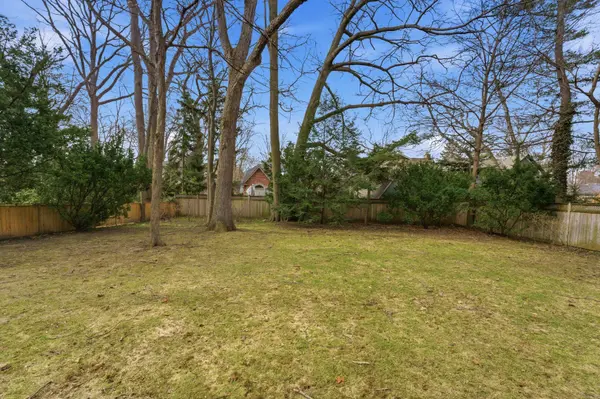 95 Oakes DR, Mississauga, ON L5G 3M2