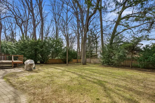 95 Oakes DR, Mississauga, ON L5G 3M2