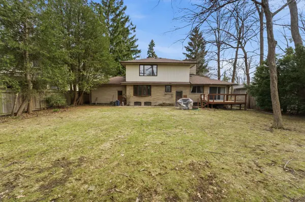 95 Oakes DR, Mississauga, ON L5G 3M2