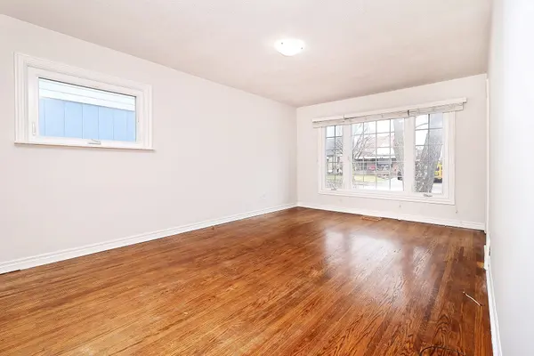 15 Boniface AVE, Toronto W10, ON M9W 1T5