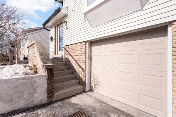 40 Salisbury CIR, Brampton, ON L6V 2Z5