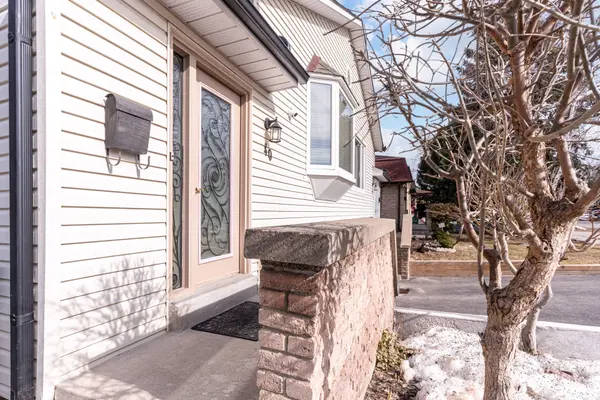 40 Salisbury CIR, Brampton, ON L6V 2Z5