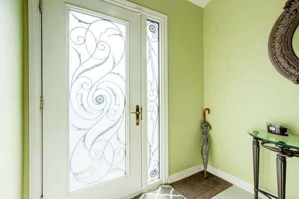 40 Salisbury CIR, Brampton, ON L6V 2Z5