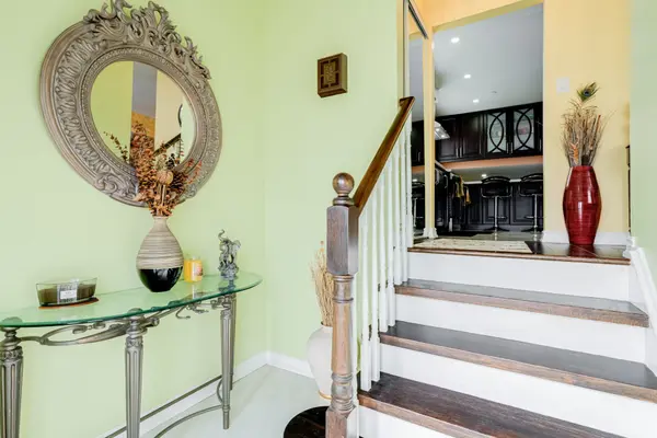 40 Salisbury CIR, Brampton, ON L6V 2Z5