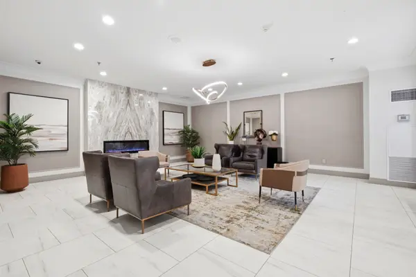 75 King ST E #1202, Mississauga, ON L5A 4G5