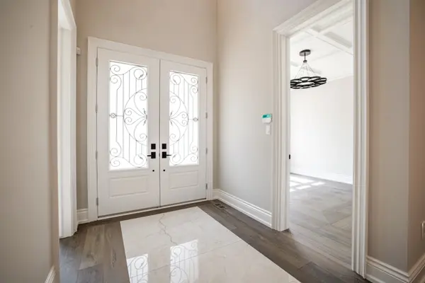 31 Bayside CT, Burlington, ON L7T 1M8