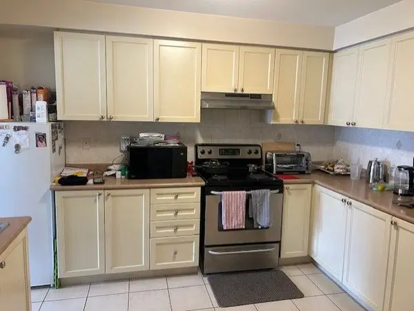 111 Crystalview CRES #Main Fl, Brampton, ON L6P 2R8