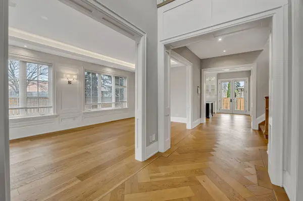 477 Candler RD, Oakville, ON L6J 2V5