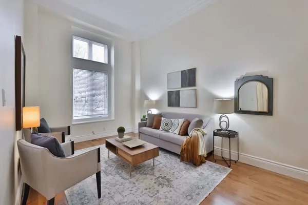 86 Forsythe ST, Oakville, ON L6K 3J8