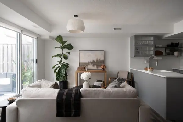 25 Turntable CRES #133, Toronto W02, ON M6H 4K8