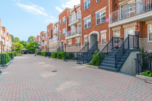 37 Four Winds DR #24, Toronto W05, ON M3J 1K7