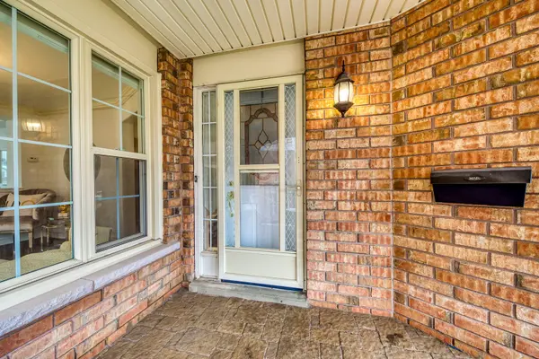 5690 Wells PL, Mississauga, ON L5M 5T6