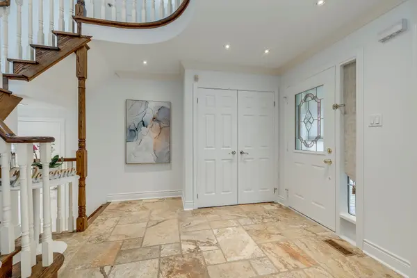 5690 Wells PL, Mississauga, ON L5M 5T6