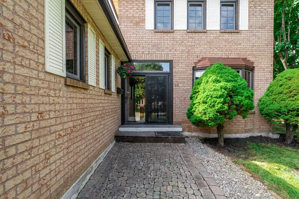 10 Phelps DR, Brampton, ON L6X 3V5