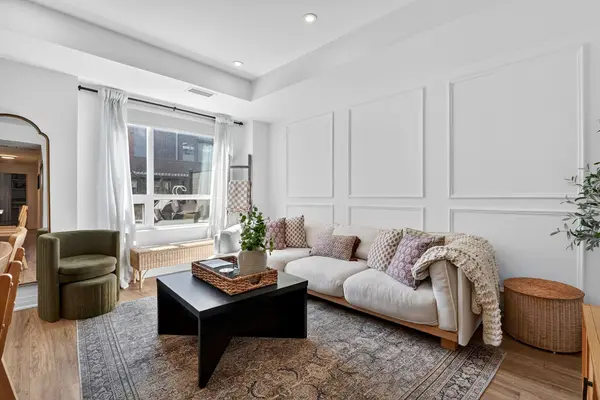 1238 Cawthra RD #9, Mississauga, ON L5G 4K7