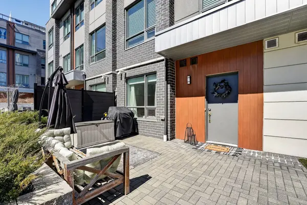 1238 Cawthra RD #9, Mississauga, ON L5G 4K7