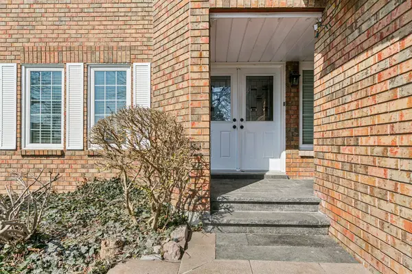 4 Burt DR, Brampton, ON L6X 3H6