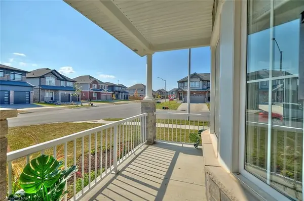 14 Overholt DR, Thorold, ON L0S 1K0