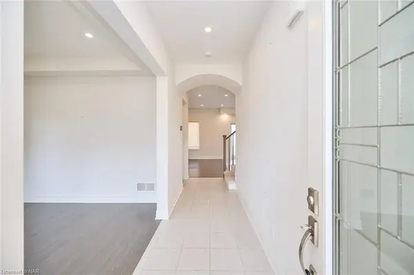 14 Overholt DR, Thorold, ON L0S 1K0