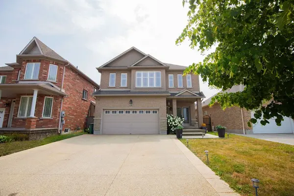 15 Meadowbank DR, Hamilton, ON L9B 2Y9