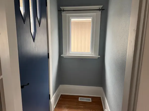 140 ARUNDELL ST #Main, London East, ON N5Z 2J9