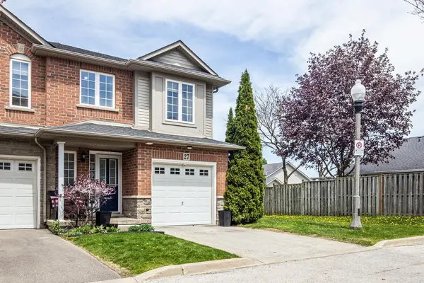 7 Southside PL #27, Hamilton, ON L9C 7W6