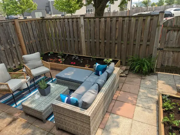 7 Viking CT #406, Grimsby, ON L3M 3T8