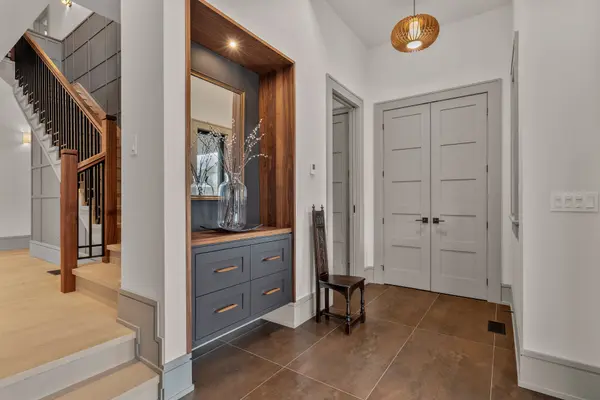 37 Clarendon AVE, Tunneys Pasture And Ottawa West, ON K1Y 0P3