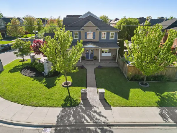 563 Fifty RD, Hamilton, ON L8E 5T5