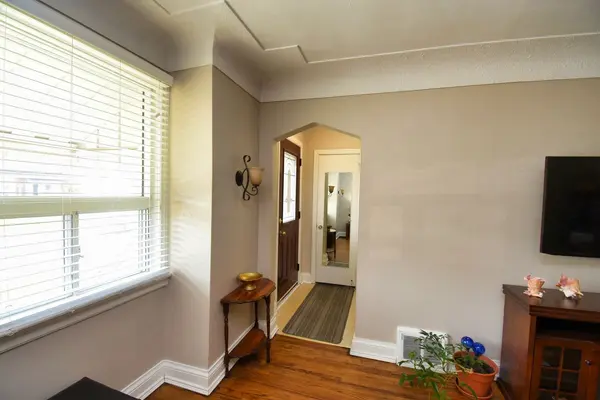 63 West 1st ST E, Hamilton, ON L9C 3C2