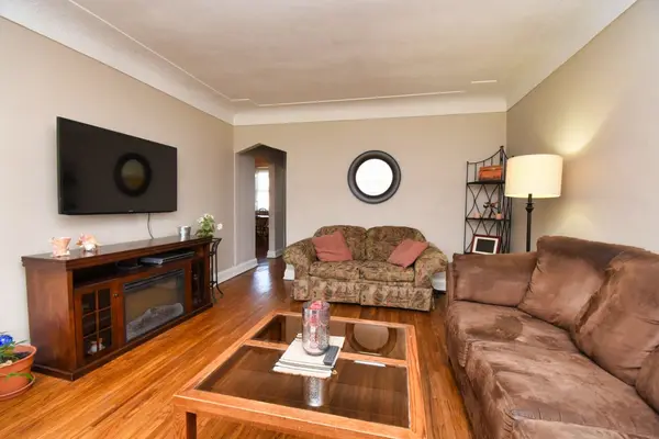 63 West 1st ST E, Hamilton, ON L9C 3C2