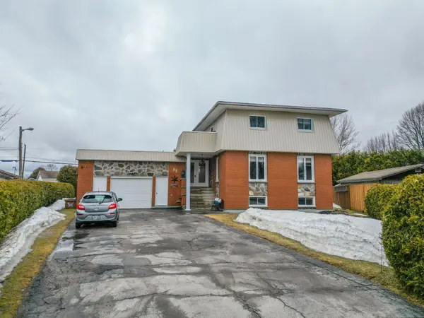 35 Chateau TER, West Nipissing, ON P2B 1X6