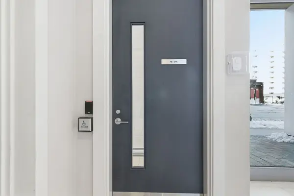 212 King William ST #914, Hamilton, ON L6R 3N9