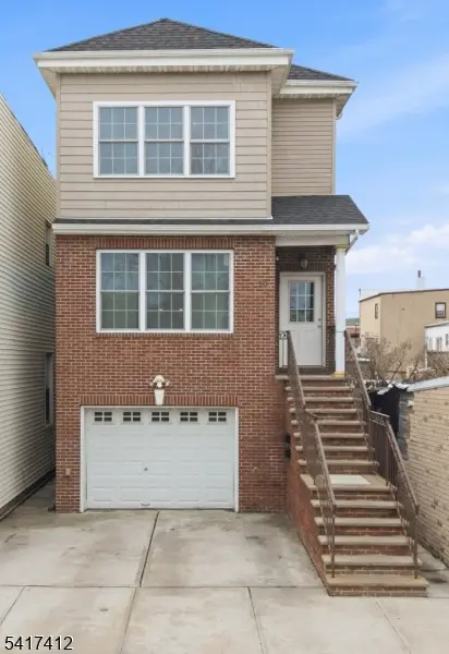 10 Mechanic St, Bayonne City, NJ 07002