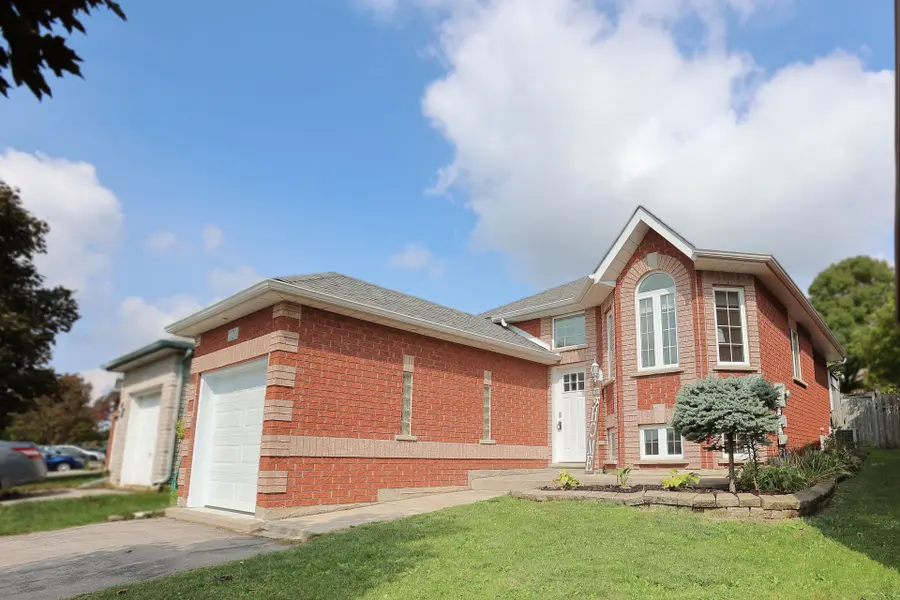 121 Haden AVE, Peterborough, ON K9H 7P6