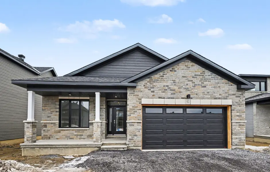 935 Cologne ST, Russell, ON K0A 1W0