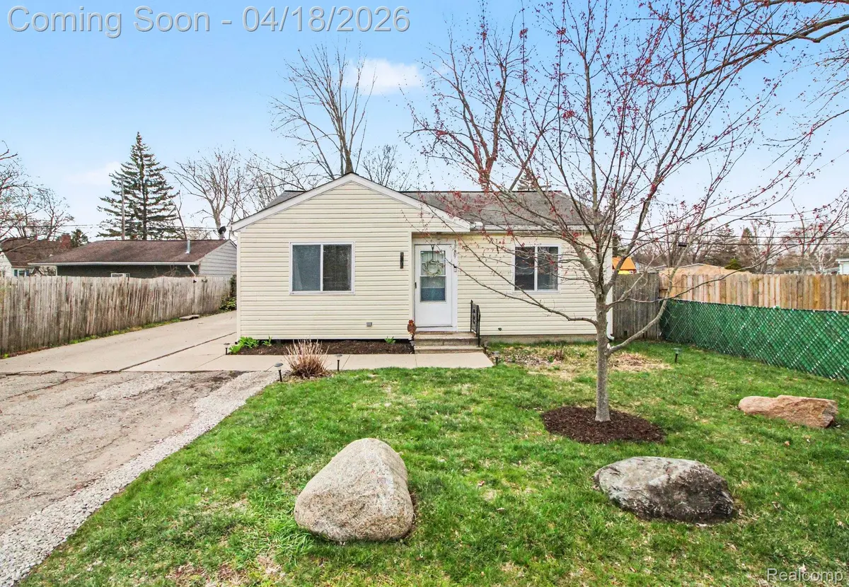 3039 Airport RD, Waterford Charter Township, MI 48329