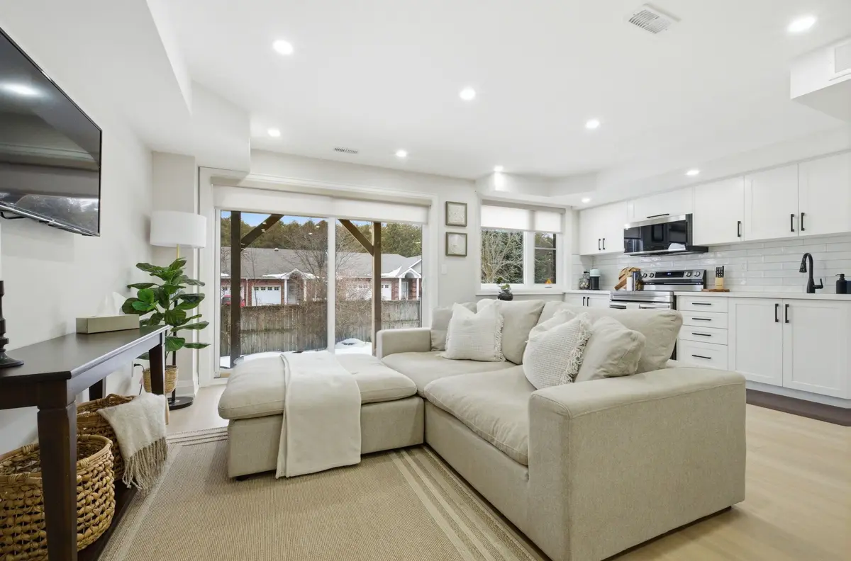 69 Pine Gate PL, Whitby, ON L1R 0S2